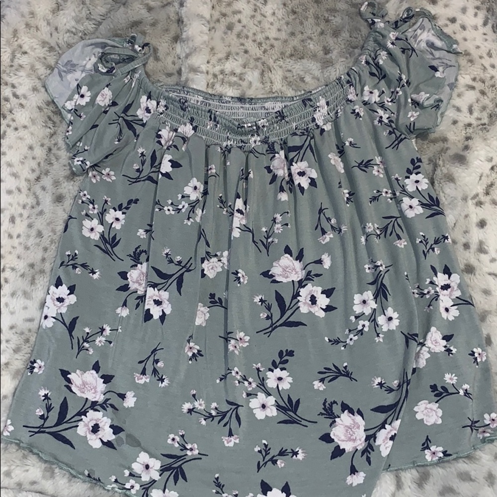 American Eagle top